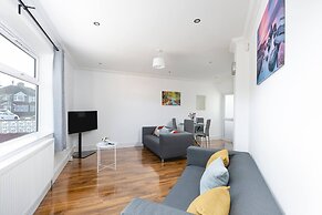 Skyvillion - Enfield 4bed House W Garden & Parking
