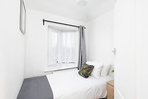 Skyvillion - Enfield 4bed House W Garden & Parking