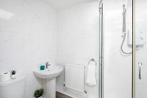 Skyvillion - Enfield 4bed House W Garden & Parking