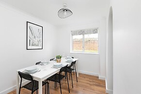 Skyvillion - 3bed Home W Grdn For A Family Getaway