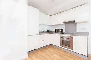 Skyvillion - Tower Point Enfield 1bed W/balcony