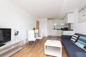 Skyvillion - Tower Point Enfield 1bed With Balcony