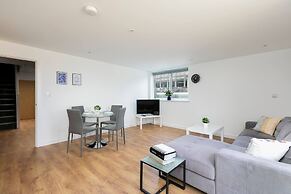 Skyvillion - Huge 4bed Apartment Wbalcony - Parking