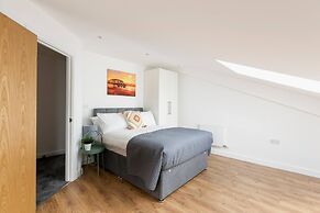 Skyvillion - Huge 4bed Apartment Wbalcony - Parking