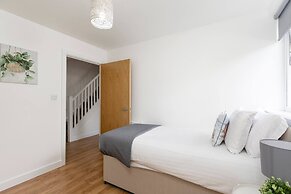 Skyvillion - Huge 4bed Apartment Wbalcony - Parking