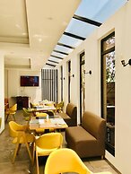 Cot Hotel