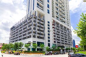 The Luxe & The Colony, KLCC