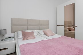 Gdańsk City Center Modern by Renters