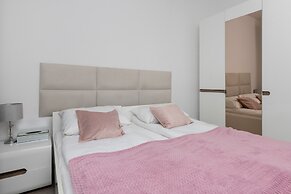 Gdańsk City Center Modern by Renters