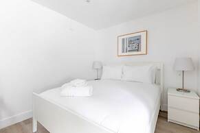 Sleek & Well-connected Studio Flat Archway!