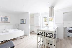 Sleek & Well-connected Studio Flat Archway!