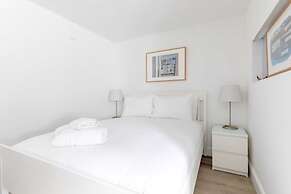 Sleek & Well-connected Studio Flat Archway!