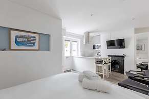 Sleek & Well-connected Studio Flat Archway!