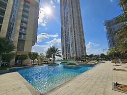 WelHome - Luxurious 2BR Apt. at Noora Tower in Business Bay