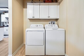 Zanesville Apartment w/ Porch - 3 Mi to Downtown!