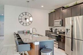 Kissimmee Getaway w/ Pool Access: 5 Mi to Disney