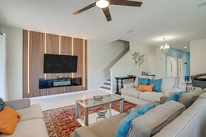 Kissimmee Getaway w/ Pool Access: 5 Mi to Disney