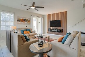 Kissimmee Getaway w/ Pool Access: 5 Mi to Disney