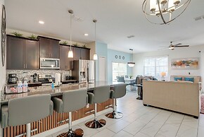 Kissimmee Getaway w/ Pool Access: 5 Mi to Disney