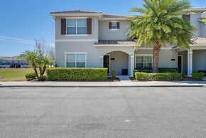 Kissimmee Getaway w/ Pool Access: 5 Mi to Disney