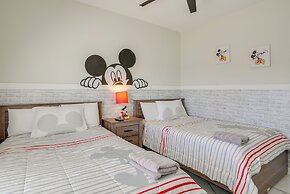 Kissimmee Getaway w/ Pool Access: 5 Mi to Disney