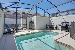 Kissimmee Getaway w/ Pool Access: 5 Mi to Disney