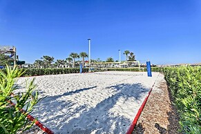 Kissimmee Getaway w/ Pool Access: 5 Mi to Disney