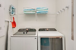 Kissimmee Getaway w/ Pool Access: 5 Mi to Disney