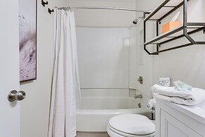 Hilton Head Island Gem, Walk to Folly Field Beach!