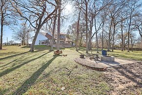 Ranch-style Brookshire Home w/ Deck + Hot Tub!