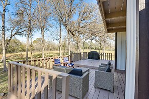 Hot Tub, Deck & Grill: Brookshire Gem Near Venues