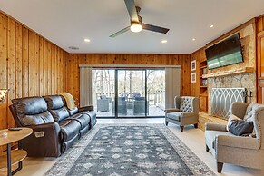 Hot Tub, Deck & Grill: Brookshire Gem Near Venues