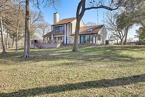 Hot Tub, Deck & Grill: Brookshire Gem Near Venues
