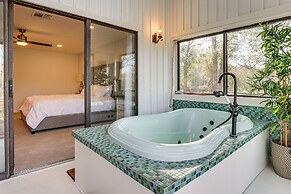 Hot Tub, Deck & Grill: Brookshire Gem Near Venues