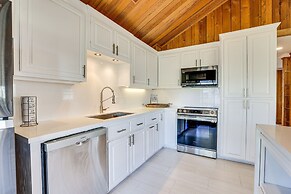 Hot Tub, Deck & Grill: Brookshire Gem Near Venues