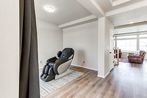 17 Mi to Downtown Denver: Modern Aurora Home!