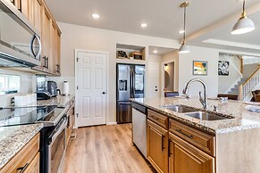 17 Mi to Downtown Denver: Modern Aurora Home!