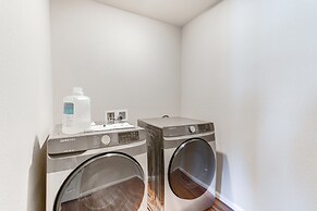 17 Mi to Downtown Denver: Modern Aurora Home!