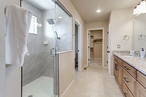 17 Mi to Downtown Denver: Modern Aurora Home!