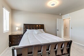 17 Mi to Downtown Denver: Modern Aurora Home!