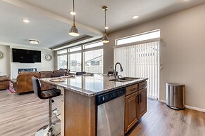 17 Mi to Downtown Denver: Modern Aurora Home!