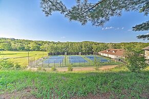 Spacious Branson West Retreat: Pool & Golf Access!