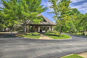 Spacious Branson West Retreat: Pool & Golf Access!