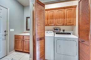 Spacious Branson West Retreat: Pool & Golf Access!