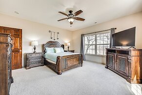 Spacious Branson West Retreat: Pool & Golf Access!