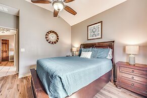 Spacious Branson West Retreat: Pool & Golf Access!