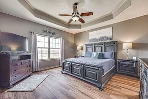 Spacious Branson West Retreat: Pool & Golf Access!