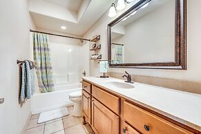 Spacious Branson West Retreat: Pool & Golf Access!