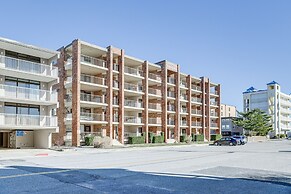 Cozy Ocean City Condo: Steps to Maryland Beach!