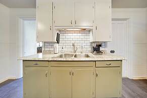 Central Meadville Apartment - Walk to Downtown!